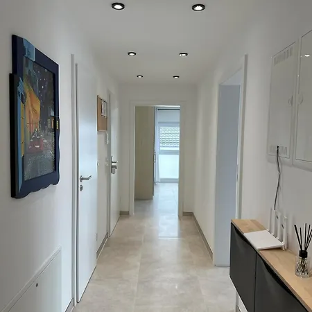 Family In - Autobahn A45 A66 - Frankfurt Airport Fra Erlensee