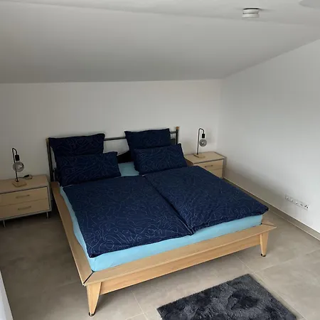 Family In - Autobahn A45 A66 - Frankfurt Airport Fra * Erlensee