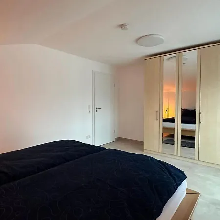 Family In - Autobahn A45 A66 - Frankfurt Airport Fra *