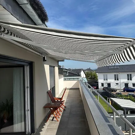 Family In - Autobahn A45 A66 - Frankfurt Airport Fra Erlensee