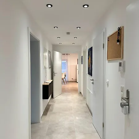 Family In - Autobahn A45 A66 - Frankfurt Airport Fra Erlensee