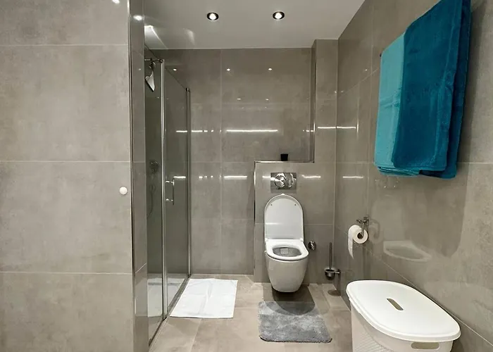 Family In - Autobahn A45 A66 - Frankfurt Airport Fra Erlensee