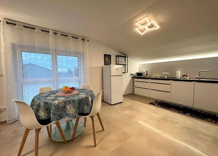 Family In - Autobahn A45 A66 - Frankfurt Airport Fra