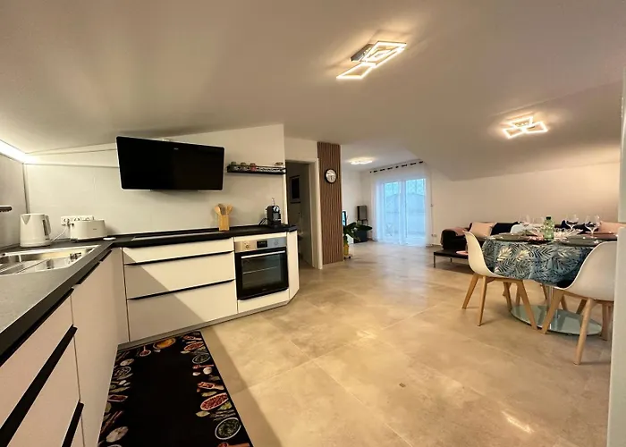 Family In - Autobahn A45 A66 - Frankfurt Airport Fra Erlensee