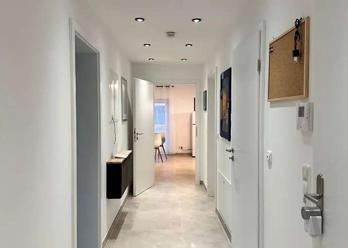 Family In - Autobahn A45 A66 - Frankfurt Airport Fra Erlensee